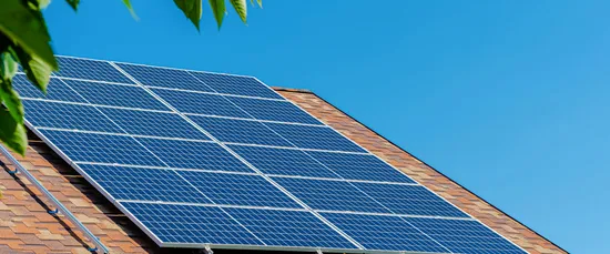 Panneaux photovoltaïques installés sur une toiture